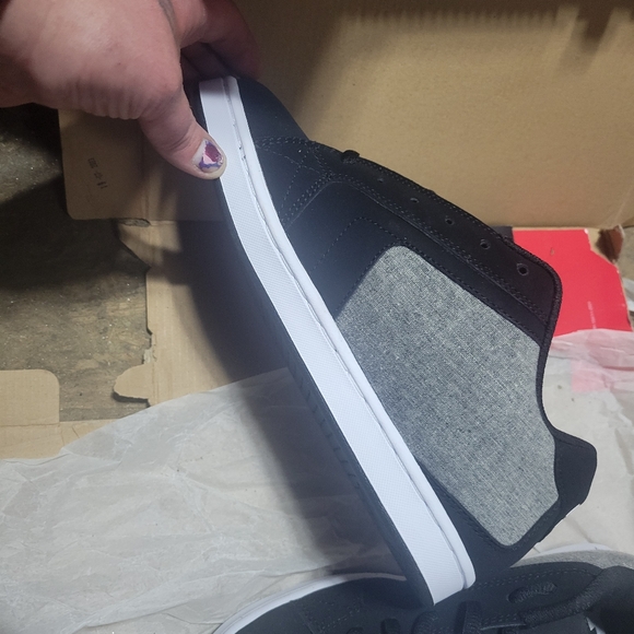 Men's DC Skateboarding Shoes - Picture 5 of 6